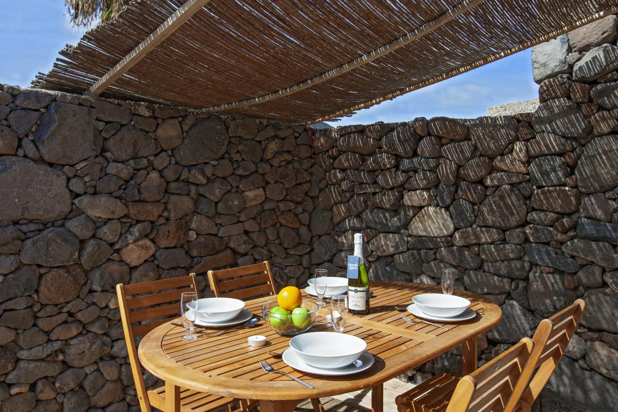 Finca De Arrieta Village - Yurts And Stone Cottages - Shared Pool - Walking Distance To Arrieta Beach - Off Grid Tabayesco Δωμάτιο φωτογραφία
